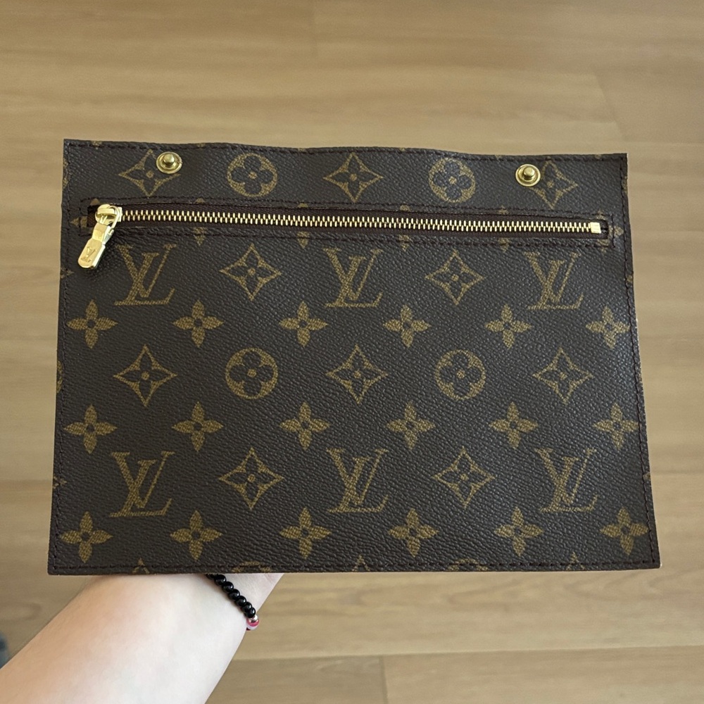 Louis Vuitton Monogram Zippered Pouch ✨